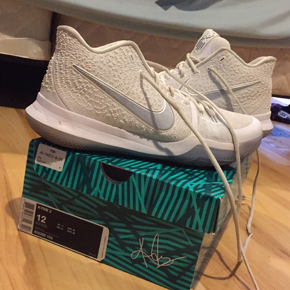 Kyrie 3 all white icy bottom